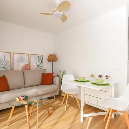 アパート Centre, Renovated, 200m *