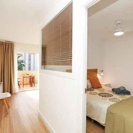 Centre, Renovated, 200m Appartement