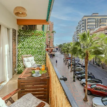 Centre, Renovated, 200m Apartment