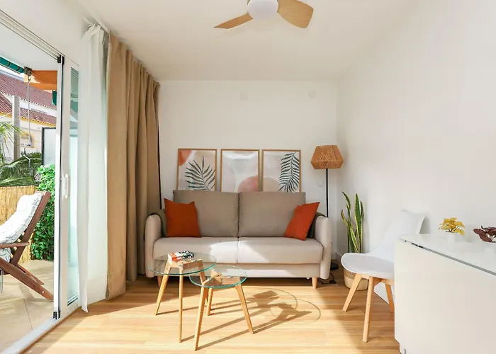 Centre, Renovated, 200m דירה